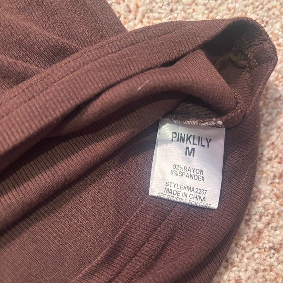 Pink Lily Women’s Brown Ribbed Scoop Neck Long Sleeve Regular Fit Size Medium - Picture 6 of 7